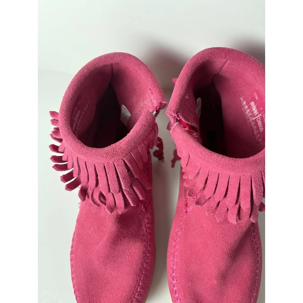Minnetonka Kids Hot Pink Suede Fringe Moccasin Ankle Boots 2295 Big Kids Size 1